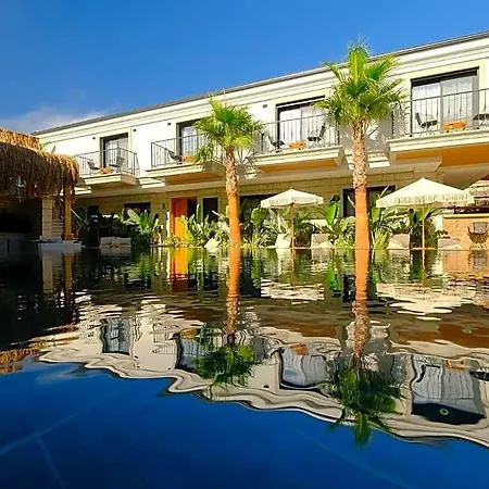 Surga Alacati Hotel *