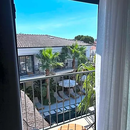 Surga Alacati Hotel *